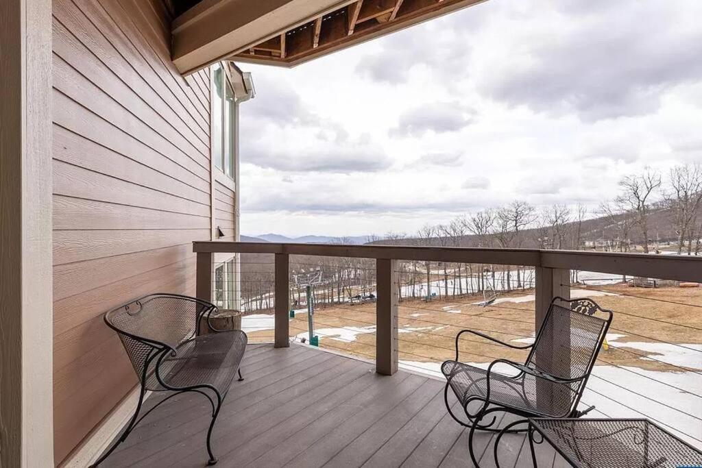 Diamond Adventure Slope Side With Foosball And Arcade At Wintergreen Resort Exterior foto
